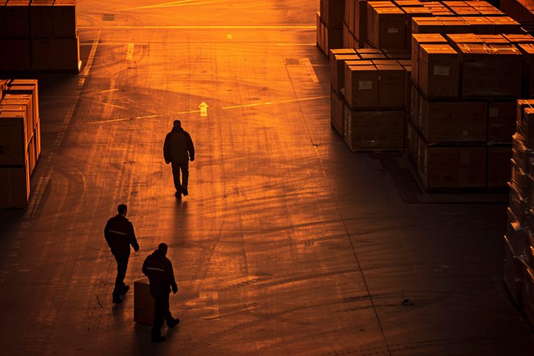 How End-to-End Logistics Works Across Warehousing, Transport, and Delivery